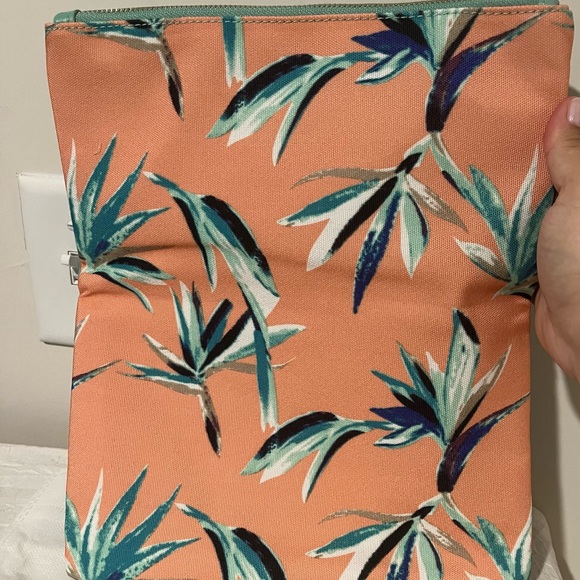 NWOT Rachel Pally Clutch-never used, comes with dust bag, see pics - Picture 6 of 12